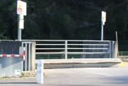 Garde corps ouvrant avec toboggan pour bennes à gravats