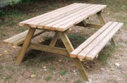 Table de pique nique forestière en bois 