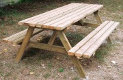 Table de pique nique forestière en bois