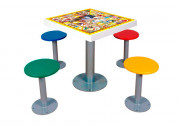 Table du jeu de l'oie avec 4 sièges