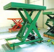 Table elevatrice simple ciseaux