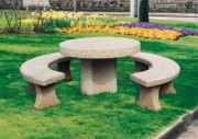 Table extérieur en pierre 