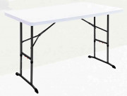 Table rectangulaire à hauteur réglable en polyéthylène