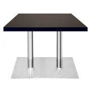 Table rectangulaire en bois plaqué aspect lisse