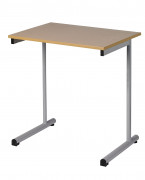 Table scolaire monobloc à dégagement latéral