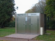 Toilette public à cellule unique plus urinoir 