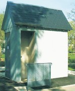 Toilette publique autonettoyante