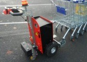 Tracteur pousseur chariots