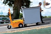 Tracteur pousseur poubelles