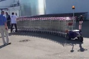 Tracteur pousseur pour caddies de supermarché