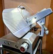 Trancheur lame extractible