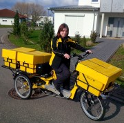 Triporteur vélo courrier postal