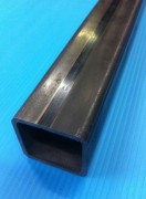 Tube carré en acier noir