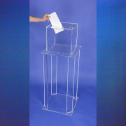 Urne transparente sur console - Plexiglas épaisseur 1 cm - L.30 cm x l.30 cm x H.30 cm
