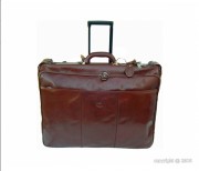 Valise porte-habit en cuir coloris fauve