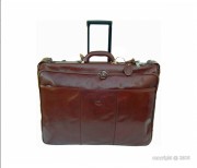 Valise porte-habit en cuir coloris fauve 