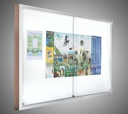 Vitrine à porte coulissante fond liége