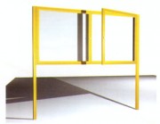 Vitrine avec pieds