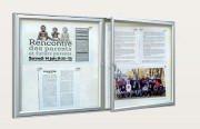Vitrine extérieure à double battant sur piètement