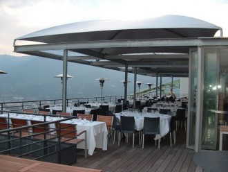 Abri terrasse restaurant à toile aérée - Devis sur Techni-Contact.com - 1