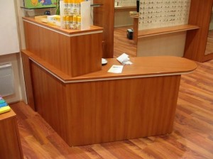  Aménagement en bois pour magasin optique - Devis sur Techni-Contact.com - 1