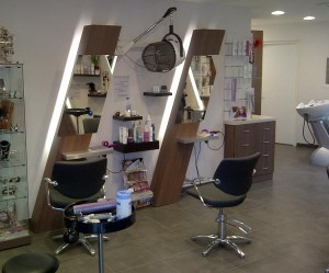 Aménagement en bois pour salon de coiffure  - Devis sur Techni-Contact.com - 1