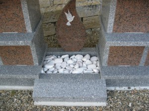 Columbarium en forme d'arche avec jardin du souvenir - Devis sur Techni-Contact.com - 5