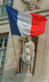 Drapeaux tricolores - Devis sur Techni-Contact.com - 1