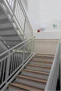 Escalier droit à marches en bois - Devis sur Techni-Contact.com - 1