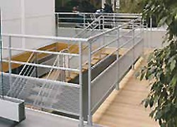 Escalier intérieur alu avec marches en bois - Devis sur Techni-Contact.com - 1