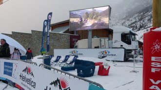 Location camion podium avec écran Led - Devis sur Techni-Contact.com - 1