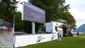 Location camion podium avec écran Led - Devis sur Techni-Contact.com - 2