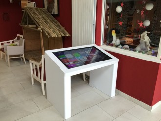 Location table interactive écran 4K PMR - Devis sur Techni-Contact.com - 4