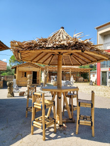 Parasol table haute et tabourets en bambou - Devis sur Techni-Contact.com - 1