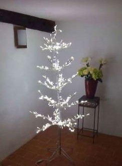 Sapin à led scintillantes sur pied - 220 € TTC frais de port compris - Devis sur Techni-Contact.com - 1